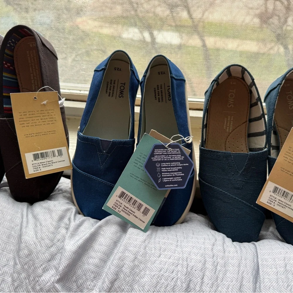Toms Slip-On Canvas Loafers in Navy Blue